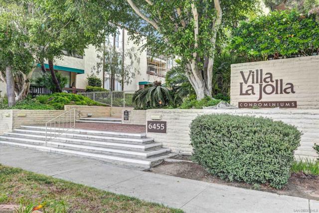 6455 La Jolla Blvd, La Jolla CA: https://media.crmls.org/mediaz/db77d446-0e22-4922-b4d7-a7d78b651a5c.jpg