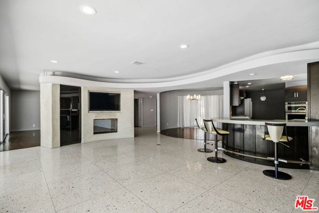 6616 Wooster Avenue, Los Angeles CA: https://media.crmls.org/mediaz/db78c0f6-6866-4e11-9ee4-5a0f3eca1381.jpg