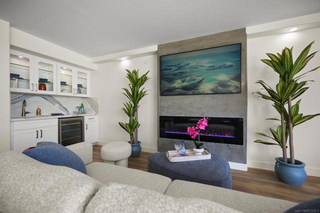1820 Avenida del Mundo, Coronado CA: https://media.crmls.org/mediaz/db78c911-9cd4-4d03-8d83-c2ced548b352.jpg