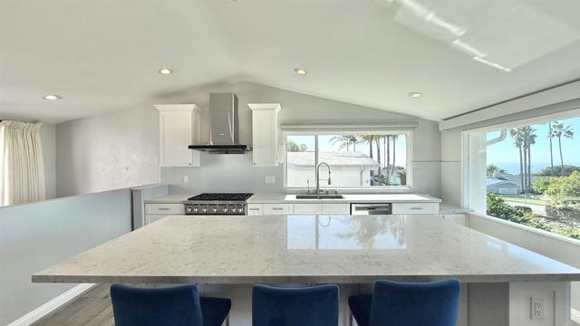 Detail Gallery Image 17 of 74 For 6611 Avenida De Las Pescas, La Jolla,  CA 92037 - 4 Beds | 3 Baths