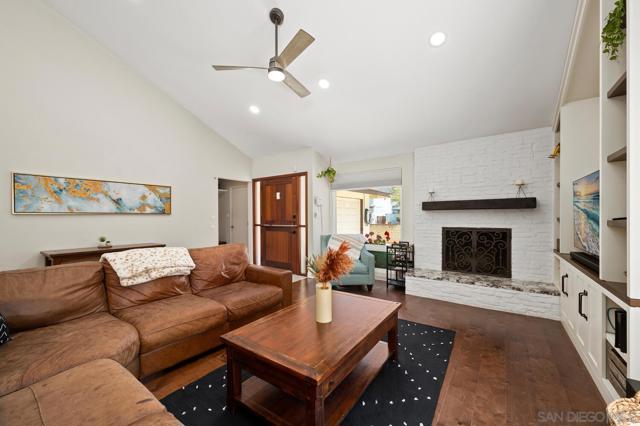 4048 Raffee Dr, San Diego CA: https://media.crmls.org/mediaz/db78f718-ccf3-457b-96ab-d11acfd853e2.jpg