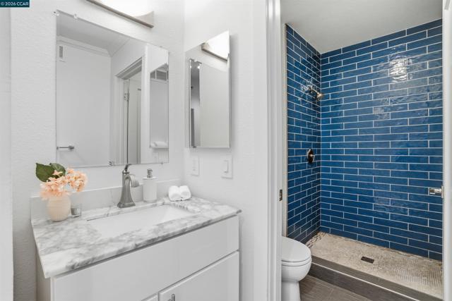 2560 Oak Rd, Walnut Creek CA: https://media.crmls.org/mediaz/db7909b6-bd31-4e2f-91e0-54766cb10c00.jpg