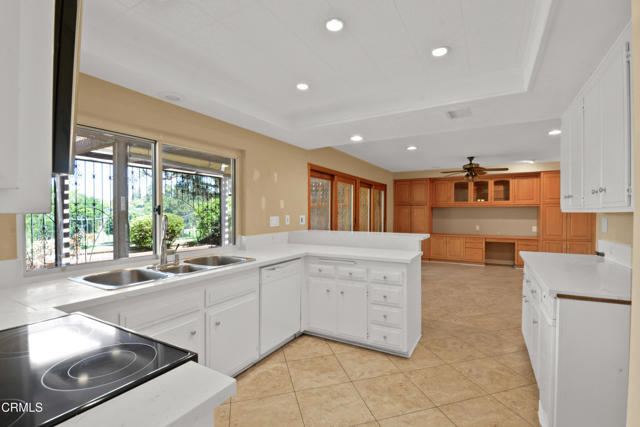 Detail Gallery Image 4 of 12 For 728 Arroues Dr, Fullerton,  CA 92835 - 3 Beds | 3 Baths