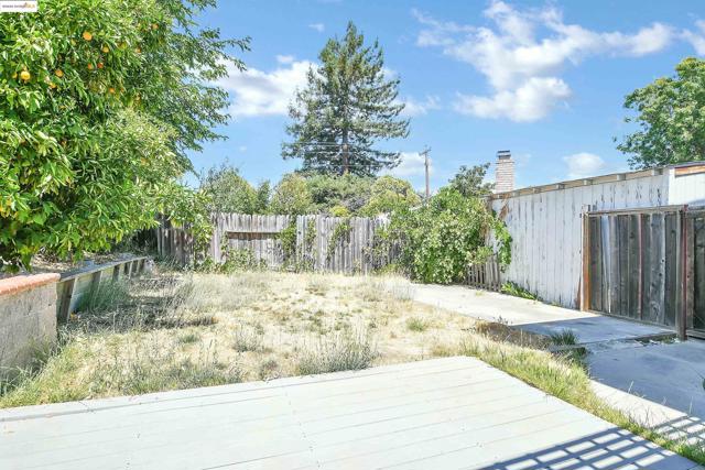 951 Lexington Pl, San Ramon CA: https://media.crmls.org/mediaz/db7963be-c56f-4efc-80a3-35f2d1cf91e8.jpg