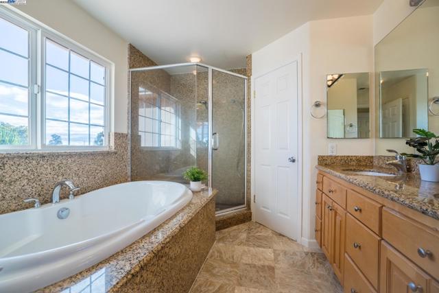 42001 Via San Gabriel, Fremont CA: https://media.crmls.org/mediaz/db79d9aa-f91d-450a-9d43-78cfae27dc16.jpg