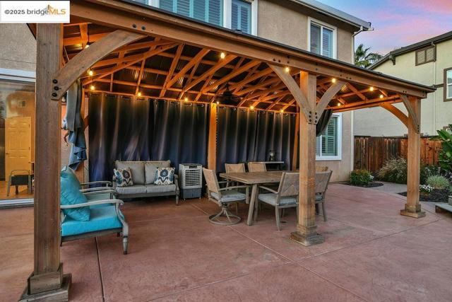 596 Toscanna Court, Brentwood CA: https://media.crmls.org/mediaz/db79e1b3-3495-4907-884d-09ba6def6862.jpg