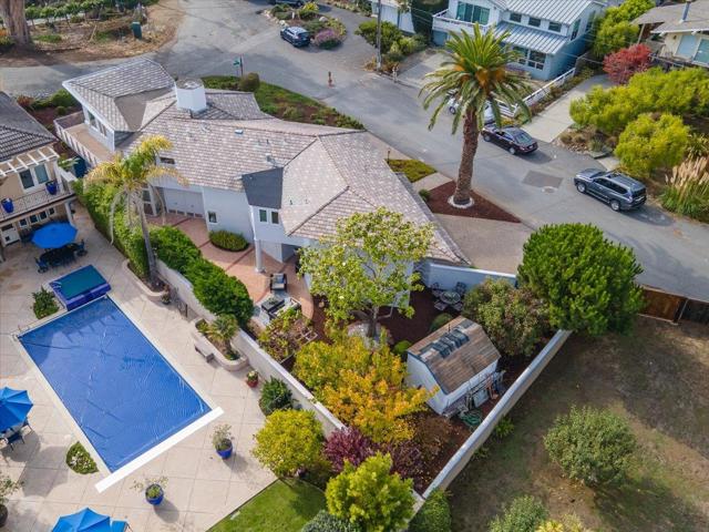 433 Seaview Drive, Aptos CA: https://media.crmls.org/mediaz/db7a0667-364e-437b-a528-80a412a22864.jpg
