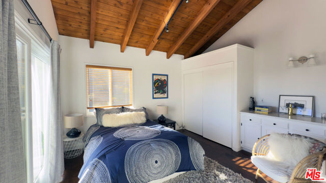 26533 Ocean View Drive, Malibu CA: https://media.crmls.org/mediaz/db7a3e3a-c3d6-40e7-89b0-ce07224230f5.jpg