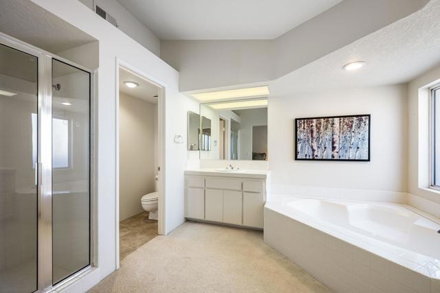 357 Desert Falls E Drive, Palm Desert CA: https://media.crmls.org/mediaz/db7ac241-b3f8-4521-a62a-7810b1576beb.jpg