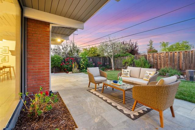 938 Ferngrove Drive, Cupertino CA: https://media.crmls.org/mediaz/db7ae4c8-8f70-4561-82d8-ac9592589590.jpg