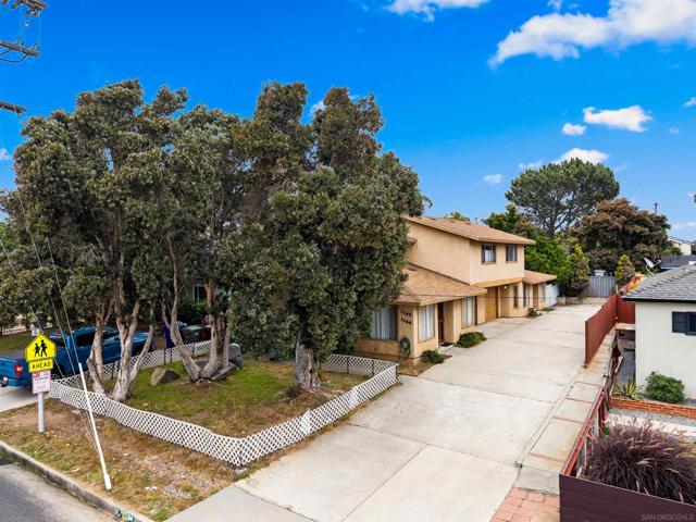 1142 S Ditmar St, Oceanside CA: https://media.crmls.org/mediaz/db7af5a0-38f9-4092-91a1-bb93e4bf585d.jpg