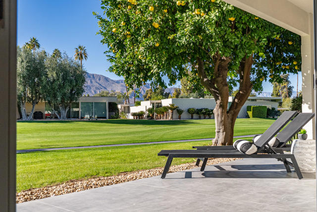 80 Lakeview Drive, Palm Springs CA: https://media.crmls.org/mediaz/db7b7141-d45b-4308-9257-7620e1fb83f7.jpg