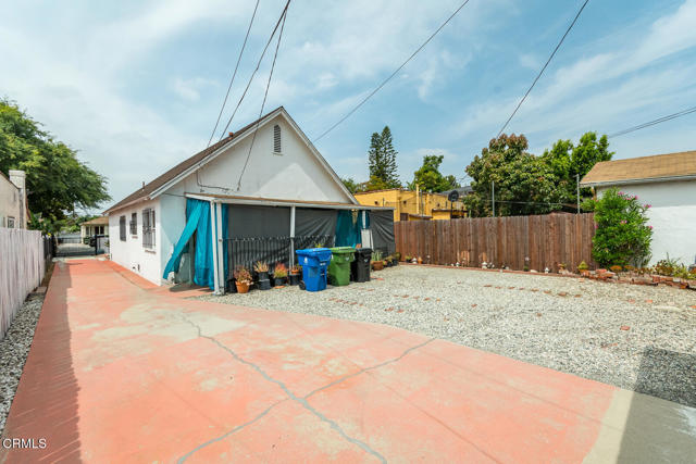 3247 La Clede Avenue, Los Angeles CA: https://media.crmls.org/mediaz/db7bcb46-b663-40ef-a86a-980859d0415c.jpg