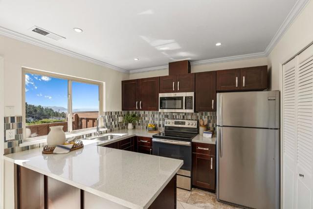 627 Hickey Boulevard, Pacifica CA: https://media.crmls.org/mediaz/db7bcf6d-7679-4290-9c0e-c33003708d7d.jpg