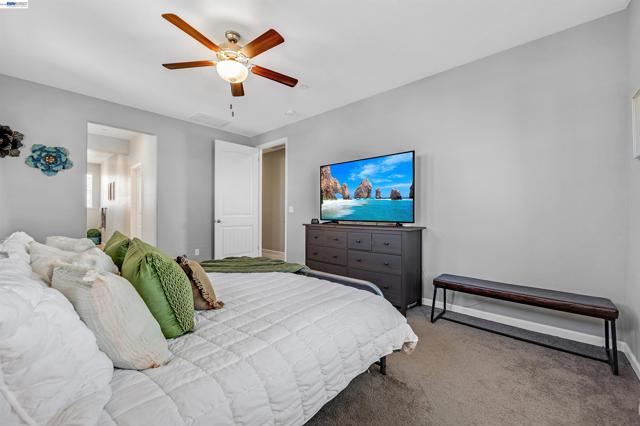 1589 Friendly St, Manteca CA: https://media.crmls.org/mediaz/db7bf7ab-4811-45a1-9e29-4e078d3959ee.jpg