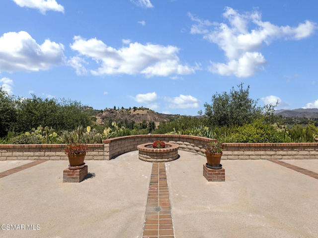 2031 Channelford Road, Westlake Village CA: https://media.crmls.org/mediaz/db7c9233-ab79-4e1d-9cbc-b228d5b45447.jpg