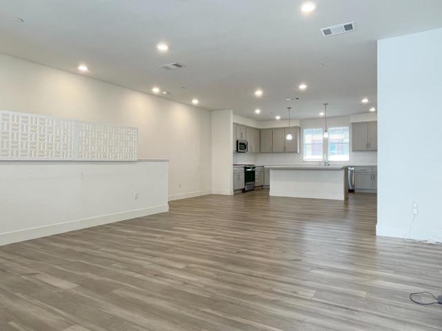 9600 Seawind Way, Newark CA: https://media.crmls.org/mediaz/db7d4407-d3c3-4984-a335-3563cef292a0.jpg
