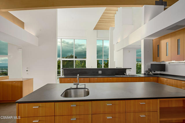 3681 Alomar Drive, Sherman Oaks CA: https://media.crmls.org/mediaz/db7d4e4d-950d-4900-be56-08a124a25178.jpg