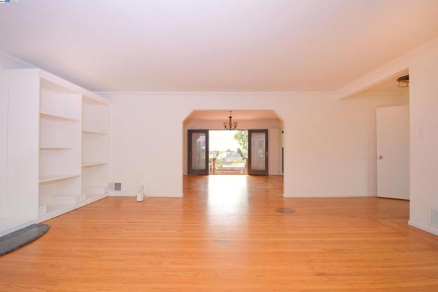 22813 2Nd St, Hayward CA: https://media.crmls.org/mediaz/db7d67d6-9ebb-4c29-8cde-55039d2946c0.jpg