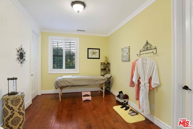 14933 Sutton Street, Sherman Oaks CA: https://media.crmls.org/mediaz/db7d86ca-3147-45c3-bdef-a933bd1153b1.jpg