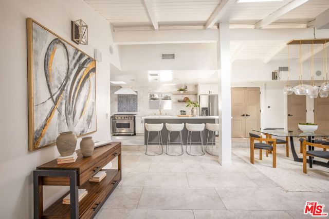16733 Oak View Drive, Encino CA: https://media.crmls.org/mediaz/db7d92e1-7ceb-41e6-9227-e19071b365c7.jpg