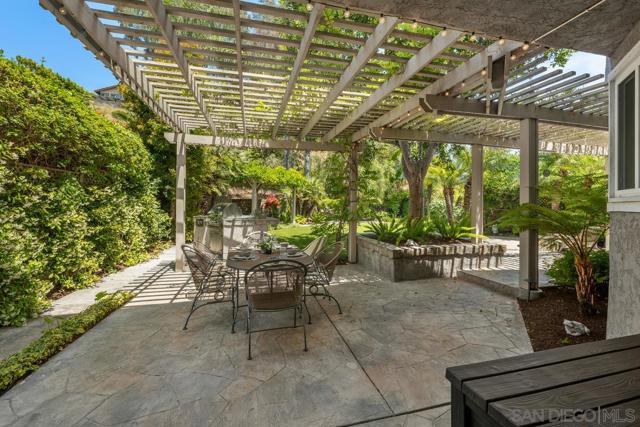 12516 Rougemont Pl, San Diego CA: https://media.crmls.org/mediaz/db7e70fb-172c-4a4d-a275-0241164324bc.jpg