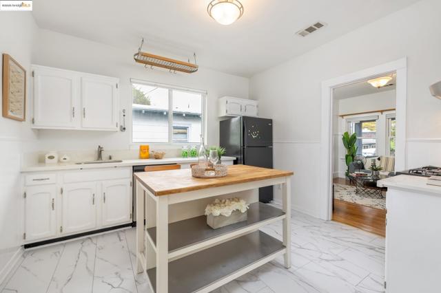 2406 10th, Berkeley CA: https://media.crmls.org/mediaz/db7e8247-886a-4936-8e70-76bb47956e81.jpg