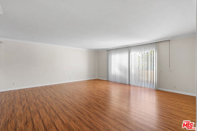 818 S Lucerne Boulevard, Los Angeles CA: https://media.crmls.org/mediaz/db7e89f8-59b5-4fe4-857b-c6134e49a372.jpg