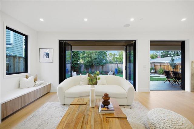 852 La Para Avenue, Palo Alto CA: https://media.crmls.org/mediaz/db7f357b-abb8-47fe-bb44-ba3aa7842d42.jpg