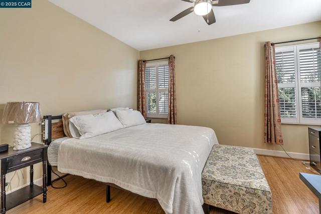 2036 Serra Ln, Hercules CA: https://media.crmls.org/mediaz/db7fbd43-593f-4a39-ad06-d4ac80cebc94.jpg