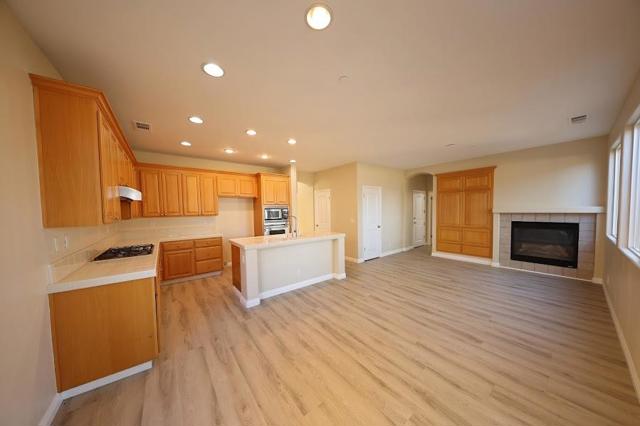 1336 Cassino Way, Salinas CA: https://media.crmls.org/mediaz/db805039-a18a-4f27-b748-83eb05c2dea7.jpg