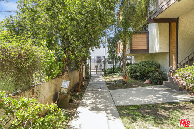 5534 Sylmar Avenue, Sherman Oaks CA: https://media.crmls.org/mediaz/db805186-513a-4d99-b167-26c3a9207cbf.jpg