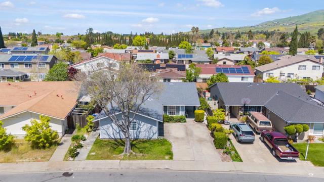 685 Parvin Drive, Milpitas CA: https://media.crmls.org/mediaz/db80531b-14a0-4a7b-8eda-d144299f63fd.jpg