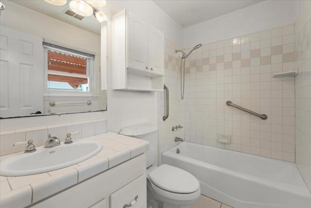 1239 Swaner Drive, Gilroy CA: https://media.crmls.org/mediaz/db808b00-867b-4cf7-abb7-fcaaf64f3c80.jpg