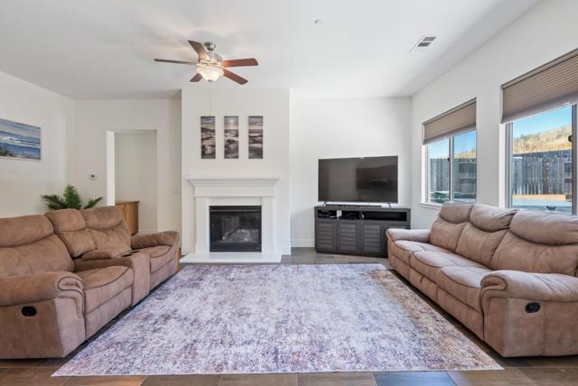 1621 Castlerock Drive, Hollister CA: https://media.crmls.org/mediaz/db8166ef-def7-4a4d-819e-6ef820951002.jpg