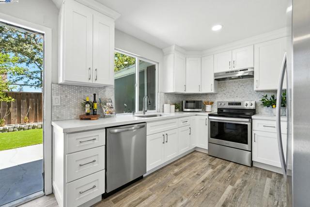824 Royal Ann Ln, Concord CA: https://media.crmls.org/mediaz/db816911-823f-4d15-af44-7179c02af699.jpg