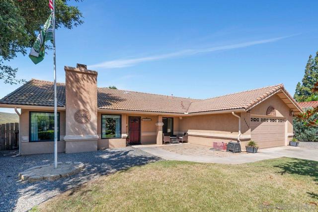 25657 Bellemore Dr, Ramona CA: https://media.crmls.org/mediaz/db819e05-76b6-4a4f-8f44-7f07d5c86bf5.jpg