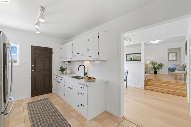 2721 Oliver Ave, Oakland CA: https://media.crmls.org/mediaz/db81cbb5-7f74-4e1d-9aff-48035088f24f.jpg