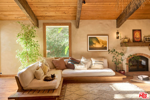 5 Bed Home for Sale in Topanga, California