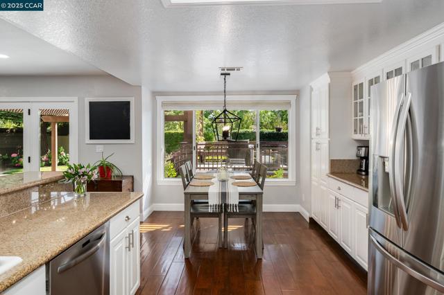 2060 Canyon Crest Ave, San Ramon CA: https://media.crmls.org/mediaz/db82136e-23d5-4000-9643-0f5c5b233c39.jpg