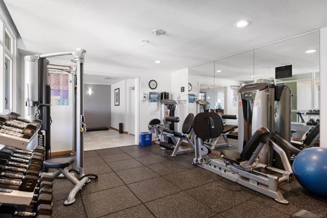 850 Beech St, San Diego CA: https://media.crmls.org/mediaz/db824d94-d4fb-4442-a8de-477ec62ac961.jpg