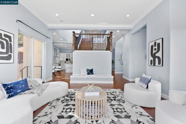 102 Barbara Rd, Orinda CA: https://media.crmls.org/mediaz/db827de8-3874-4b4b-abad-feb0d995e11d.jpg