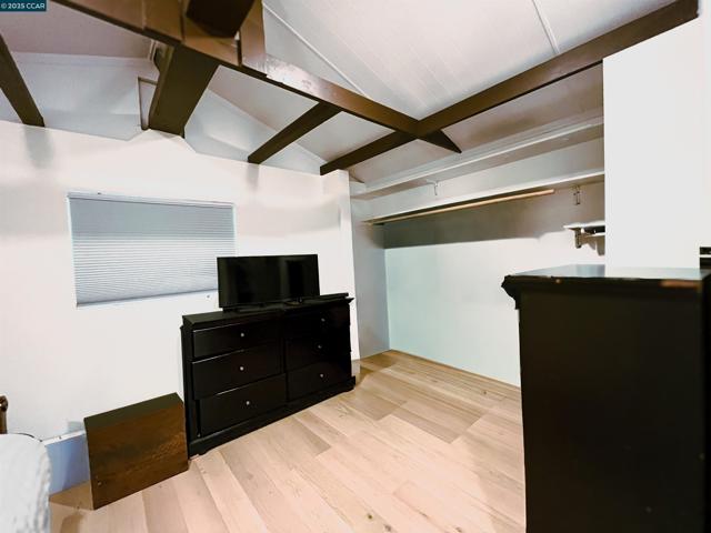 250 W Cypress Rd, Oakley CA: https://media.crmls.org/mediaz/db82dff5-8f75-4c67-8ba5-31025bb0bbef.jpg