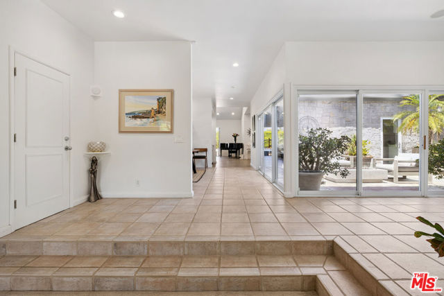 18141 Green Meadow Drive, Encino CA: https://media.crmls.org/mediaz/db8308a9-4af5-40f5-adb0-38aaba7cba07.jpg