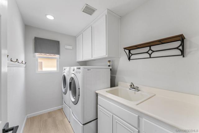 2169 Corte San Simeon, Chula Vista CA: https://media.crmls.org/mediaz/db83a255-1037-47cd-9c05-f7de0f7c481a.jpg