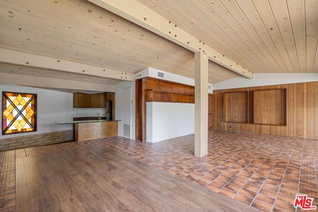 8400 Encino Avenue, Northridge CA: https://media.crmls.org/mediaz/db84181e-cf8b-4cb8-a36f-5c8c36e5cad2.jpg