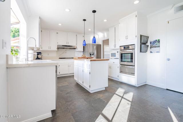 4615 Pepper Mill Street, Moorpark CA: https://media.crmls.org/mediaz/db84a0a6-10d9-4bc7-8adc-263b801f9604.jpg