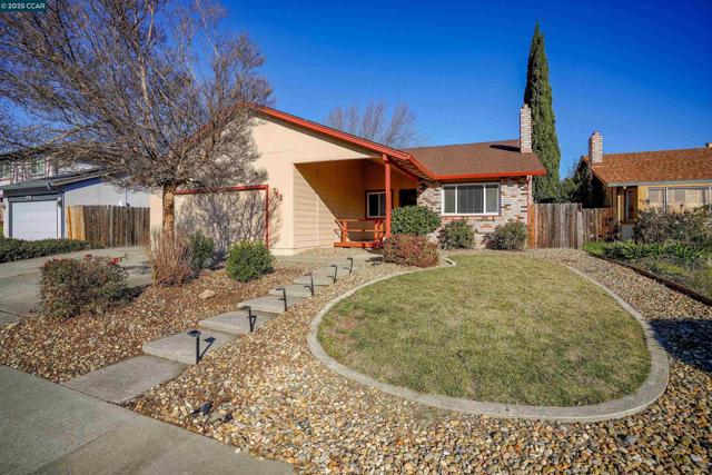 782 Ash Ct, Fairfield CA: https://media.crmls.org/mediaz/db84a8af-59c4-4d42-90ff-d505da07cce7.jpg