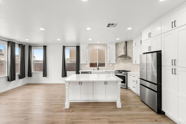 Detail Gallery Image 9 of 35 For 1048 Sunset Crossing Point, San Diego,  CA 92154 - 5 Beds | 3 Baths