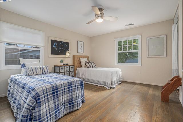 1592 SPRINGBROOK RD, Walnut Creek CA: https://media.crmls.org/mediaz/db851551-05be-449d-87e4-7c1e231b4700.jpg